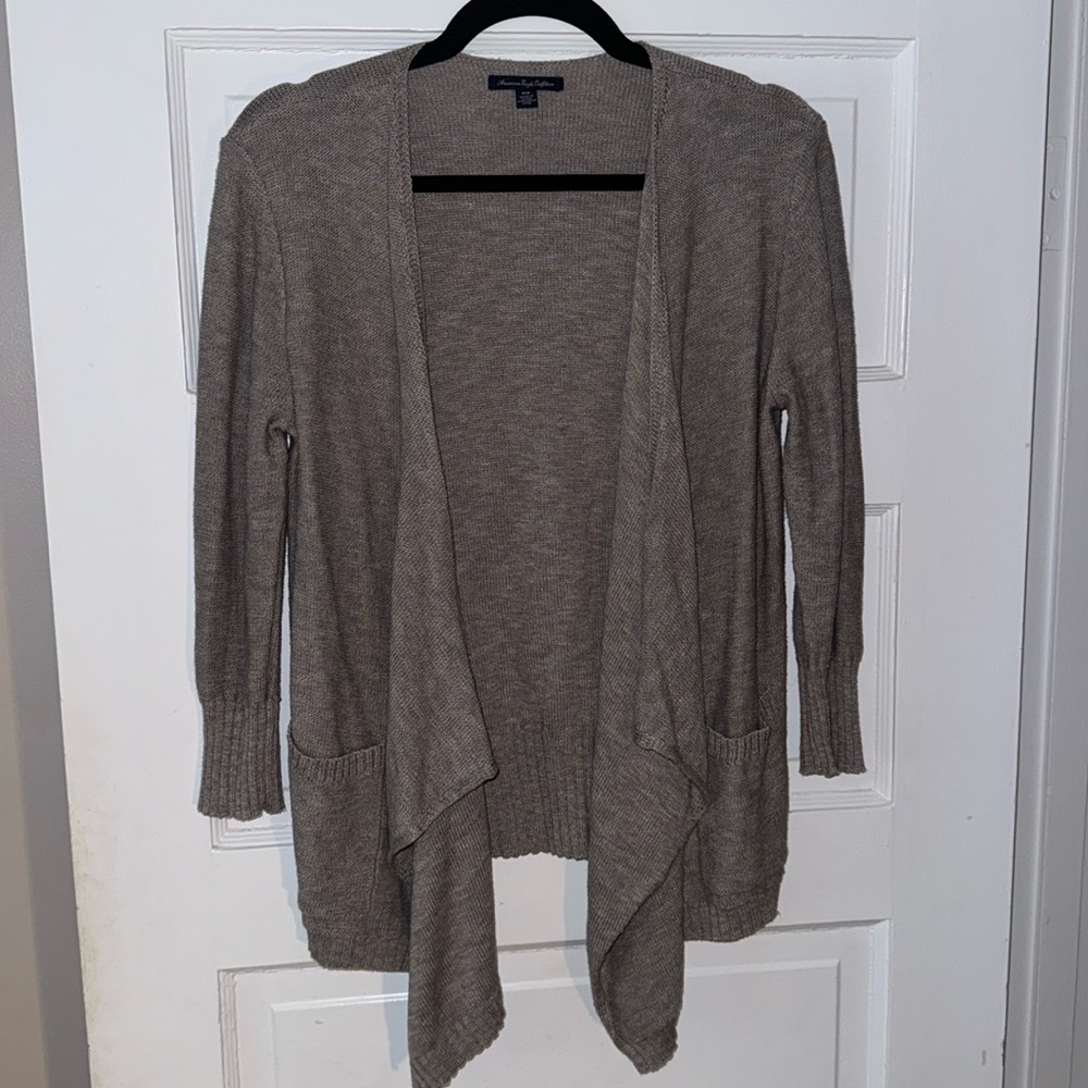 Cozy grey american eagle sweater with pockets